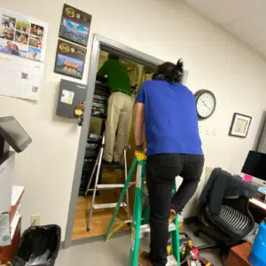 Working to arrange network cable 4
