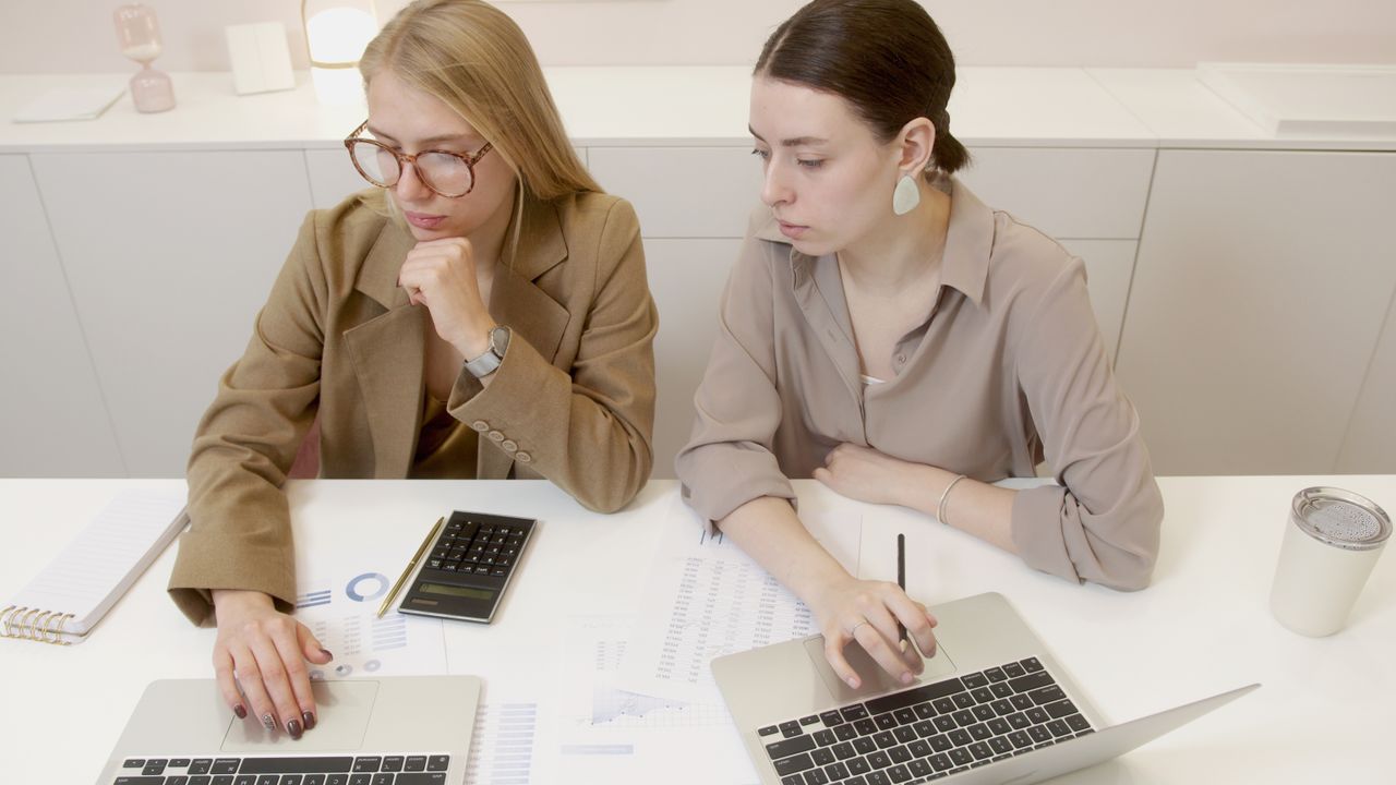 Small Business IT Budget: What to Include and How to Plan It pexels artempodrez 6779569