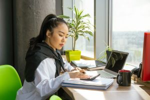 Small Business IT Budget: What to Include and How to Plan It pexels mikhail nilov 8297080